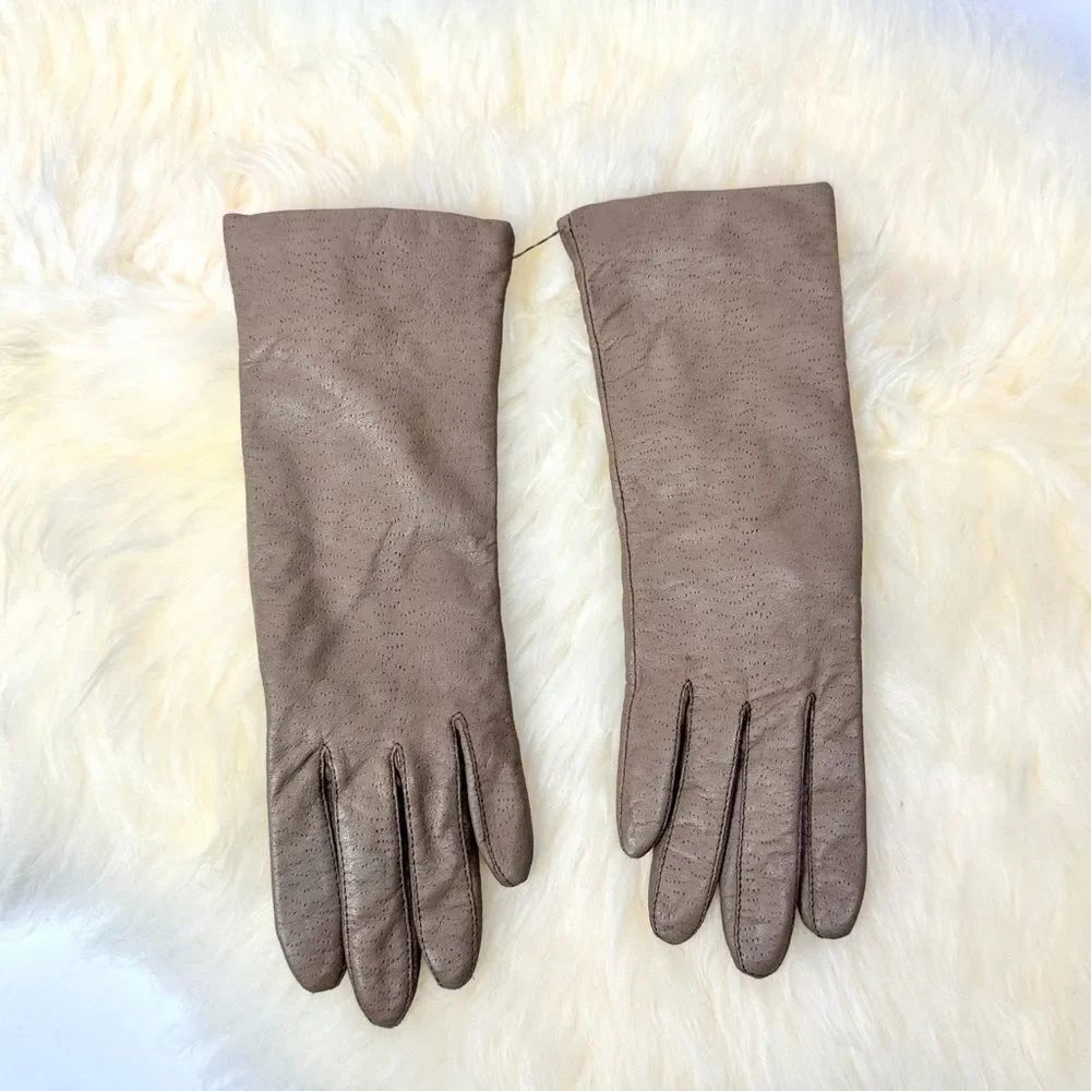 NWOT Fownes Taupe Gloves Perforated Leather Acrylic Lining size 6,5 Vintage